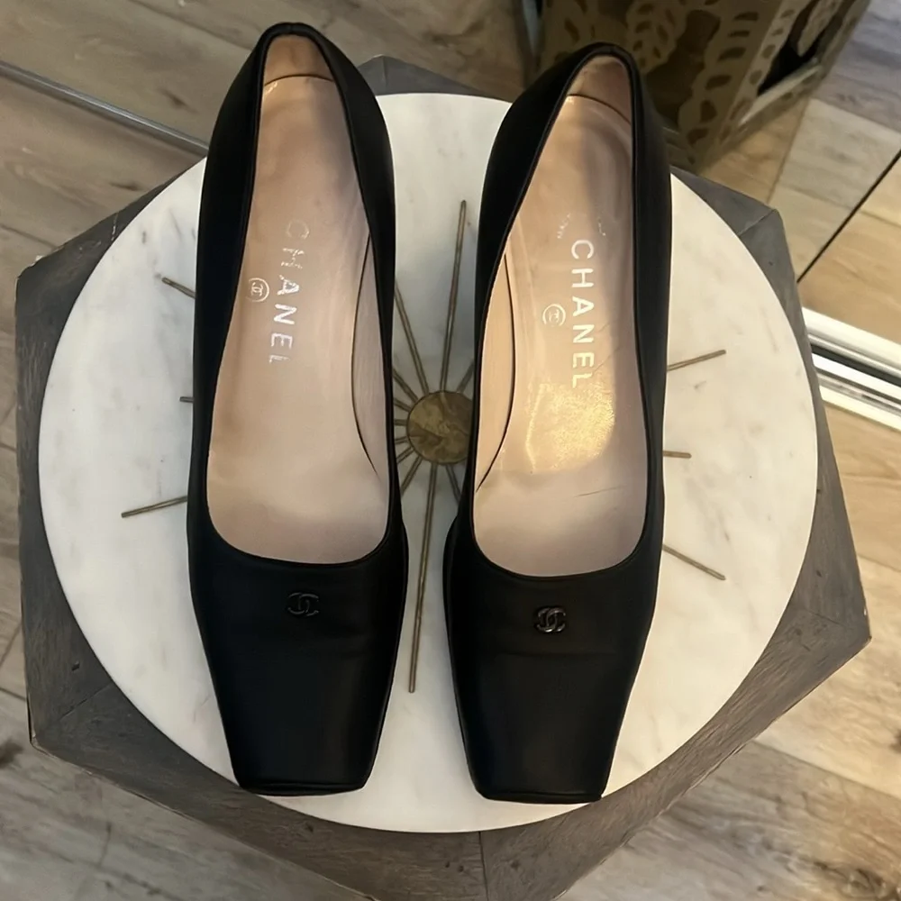 ๐ 1 hour sale. Chanel, size 8, Black Women's Heels - Picture 7 of 13